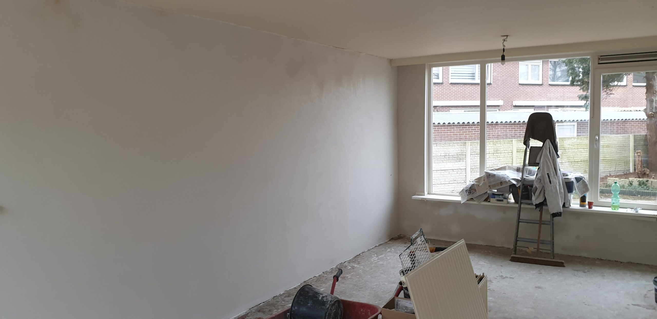 Strakke wanden na stucen